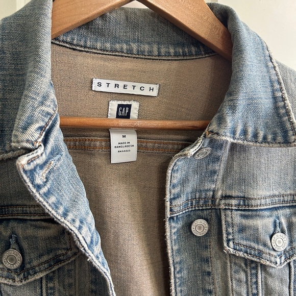 EUC Gap size M vintage denim jacket. From 2004. Fitted. Classic.Fits size 8 well - Picture 10 of 10